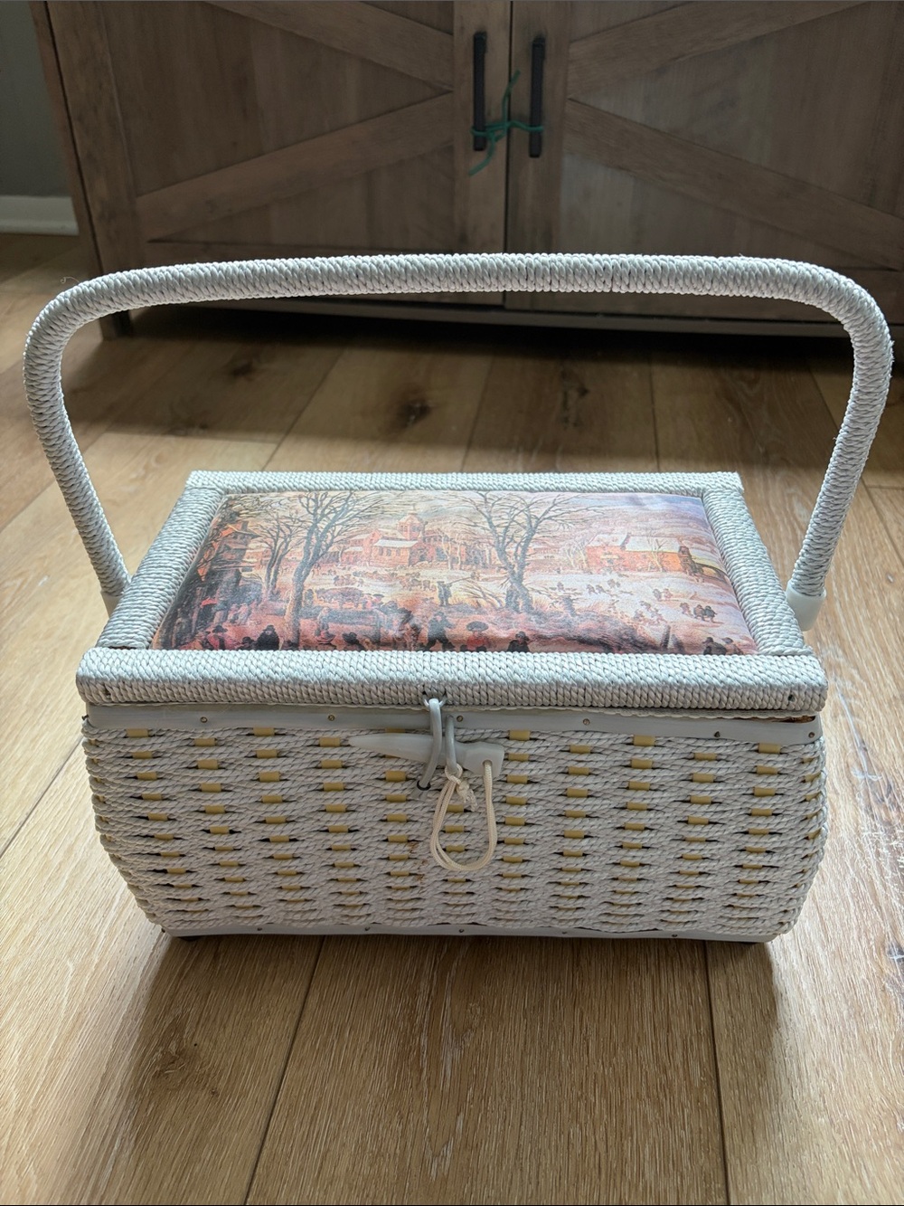 Vintage White Woven Sewing Notions Box Basket Scenic Lid Made In Taiwan